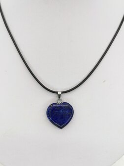 Halskette mit Anh&auml;nger, Lapislazuli-Herz, Quarz-Edelstein.