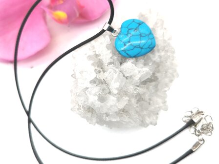 Ketting met Turquoise blauw, edelsteenhanger, Hartje vorm.