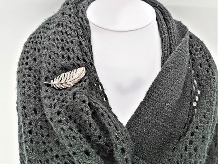 Magnetbrosche - Schwarze Farbe - Feder - Strass, perfekt um Schals, Schal und Strickjacke ohne L&ouml;cher zu verschlie&szlig;en.