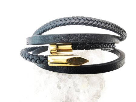Zwarte leren 4 delig armband met rvs goudkleurig spijker design.