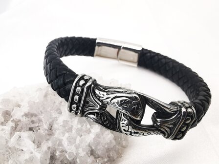 Herren-Lederarmband mit Infinity-Design aus Edelstahl.