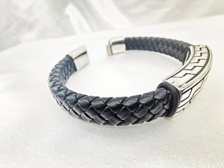 Gevlochten zwarte leren heren armband - RVS banden motief plaat 