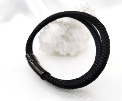 Doppeltes schwarzes geflochtenes Herrenarmband aus Leder