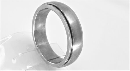 RVS - geborsteld zilver stress ring, twee losse ring op elkaar die je mee kan draaien.