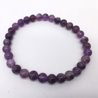 Amethyst &ndash; 6 mm Perlenarmband