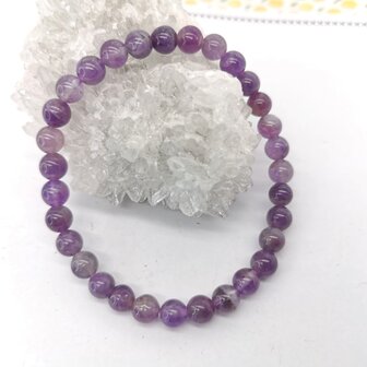 Amethyst &ndash; 6 mm Perlenarmband