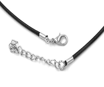 schwarze Wachsschnur f&uuml;r Halsketten, L&auml;nge 45 cm, Dicke 2 mm.