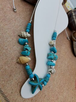 Enkelbandje Bohemian met turquoise edelsteen, geribde fuik Horn schelp, Zeester, wit kleur touw.