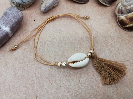 Armband/Fu&szlig;kettchen mit muschelgoldfarbenen Perlen und Quaste