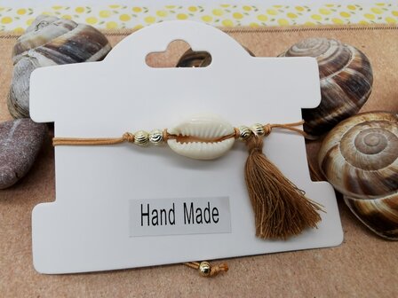 Armband/enkelbandje met schelp goudkleurig-kraaltjes en kwastje.