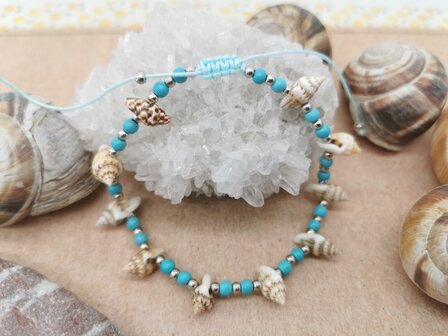 Armband Bohemian met turquoise edelsteen kralen, geribde fuik Horn schelp, turquoise kleur touw.