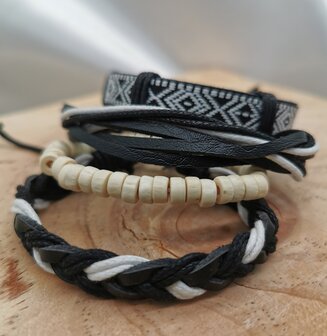 15 Set met 4 trendy van leer, kralen en touw armband. pakket 1