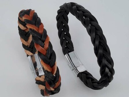 Stoere leren bruin/zwart gevlochten armband met magneet sluiting.