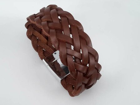 Stoere leren bruin breed dubbel gevlochten armband met magneet sluiting.