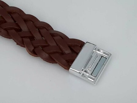 Stoere leren bruin breed dubbel gevlochten armband met magneet sluiting.