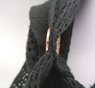 Magneet Broche &Oslash; 4 cm, Ros&eacute;kleur levensboom met strass steentjes.