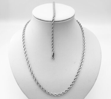 Edelstahl-Set. Silberfarbene gedrehte Halskette mit Armband