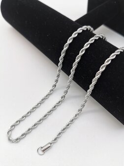 RVS Set Zilverkleurige twisted ketting met armband