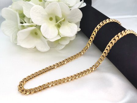Edelstahl-Halskette mit goldfarbenen Gourmet-Link.