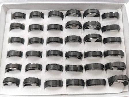 Schwarzer Anti-Stress-Ring aus Edelstahl mit geb&uuml;rstetem Schwarz, Box 36 St&uuml;ck.