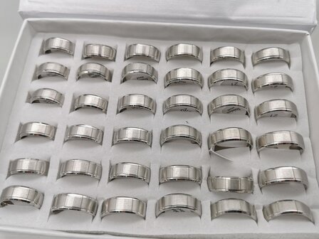 RVS zilverkleurig gepolijste ring met geborsteld zilver bovenring, doos 36 stuks 