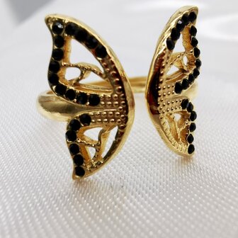 RVS ring vlinder met zwart strass steentjes bij de vleugels. One-size