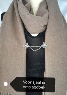 Clips met dubbel ketting, barok style in kleur antiek zilver look.