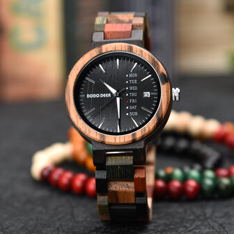 donker houten horloge, band houten schakels, zwarte wijzerplaat, dag en datum, horlogesluiting