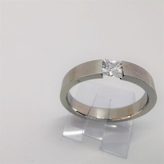 RVS - elegant - ring met vierkant 4 mm kristal   
