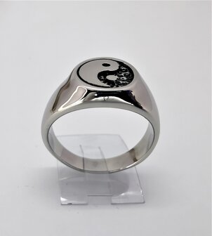 Siegelring aus Edelstahl mit Symbol - Yin Yang- 3D Yin in schwarzer Beschichtung und Yang in Silber.