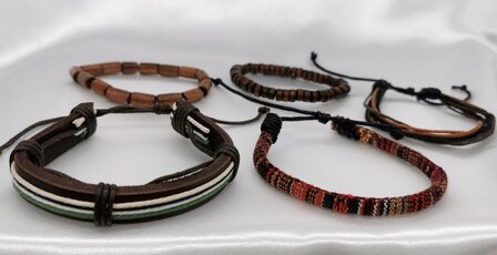 15 Set met 4 trendy van leer, kralen en touw armband. pakket 2