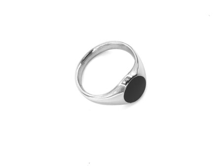 RVS Zegelring zilverkleurig met zwart email laag ovale design.