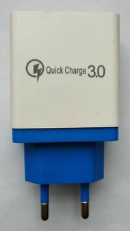 &quot;Quick Charge 3.0&quot; Schnellladeger&auml;t ; 3x usb + 1x QC 3.0 usb