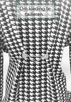 Clips aan dubbele ketting, Mandala symbool in antiek zilverkleur.