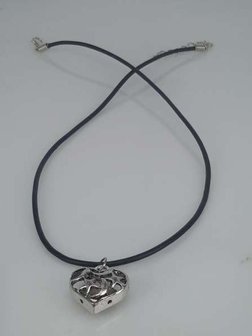 Ketting, leer, zwart, rond, 45 cm met hanger: metalen hartje &quot;maan-ster&quot;