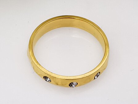 RVS goudkleurig ring met 3 kristal.