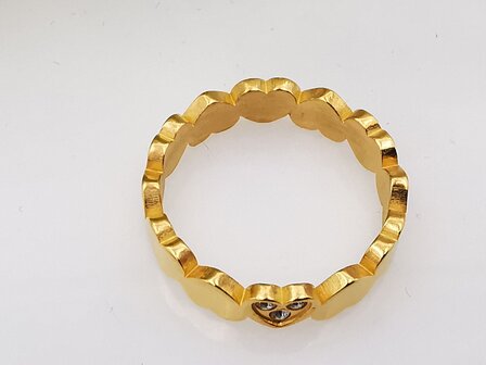 RVS goudkleurig ring met hartje en 3 zirkonia.