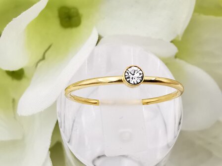 RVS goudkleurig minimalistische ring met zirkonia.