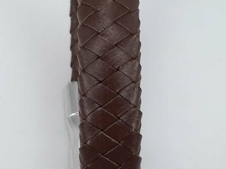 Lederen gevlochten armband bruin met magneet sluiting.