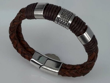 Lederen armband bruin, metalen accenten, insteeksluiting. verschillende Lengte verkrijgbaar.