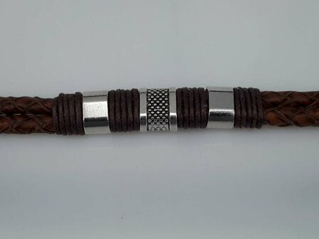 Lederen armband bruin, metalen accenten, insteeksluiting. verschillende Lengte verkrijgbaar.