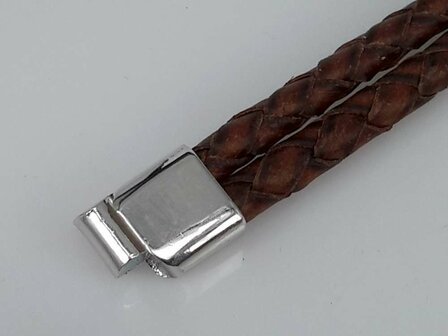 Lederen armband bruin, metalen accenten, insteeksluiting. verschillende Lengte verkrijgbaar.
