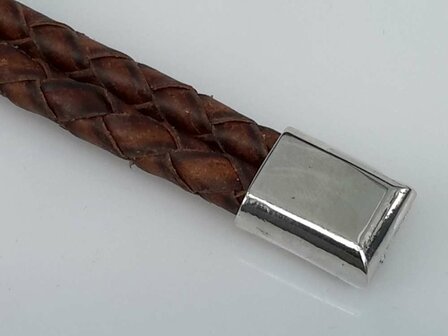 Lederen armband bruin, metalen accenten, insteeksluiting. verschillende Lengte verkrijgbaar.
