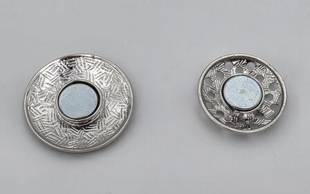 Magneet, broche, rond, levensspiraal, zilverkleurig voor omslagdoek, sjaal en vest te sluiten.
