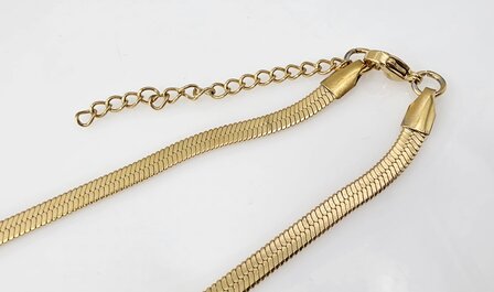Flache Choker-Halskette aus Edelstahl, goldfarben, L 43 + 5 cm, B 4 mm