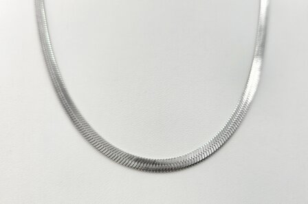 Flache Choker-Halskette aus Edelstahl, silberfarben, L 43 + 5 cm, B 4 mm