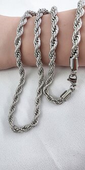 Edelstahl. Silberfarbene gedrehte Kette, 60 cm