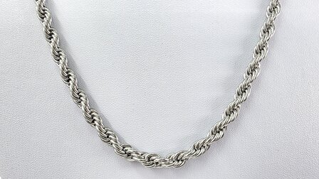 Edelstahl. Silberfarbene gedrehte Kette, 60 cm