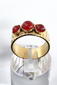 Ring RVS drie Rode agaat edelstenen goudkleurige