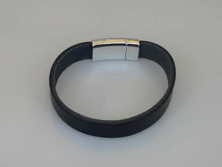 Kinderarmband aus Leder, Gr&ouml;&szlig;e L (15,5 cm), schwarz &ndash; schmal und glatt